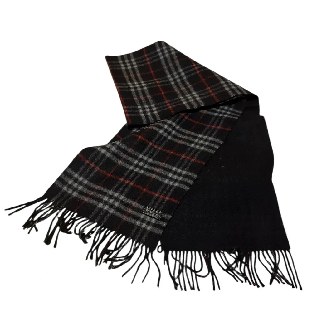 Vintage Burberry Classic Black and Red Plaid Scarf 100% lambs wool(unisex)